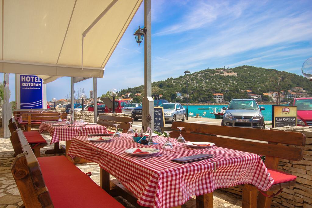 Hotel Plava Laguna Tisno Buitenkant foto