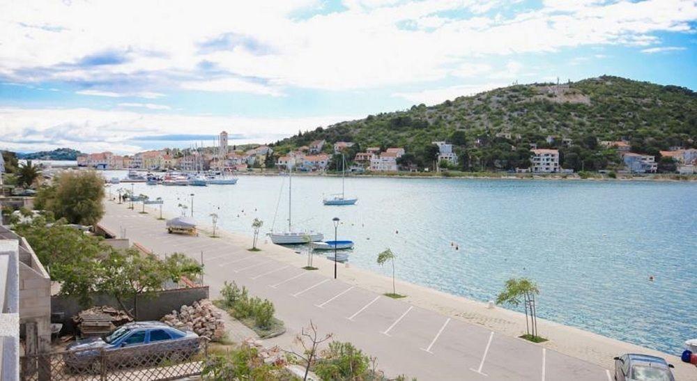 Hotel Plava Laguna Tisno Buitenkant foto