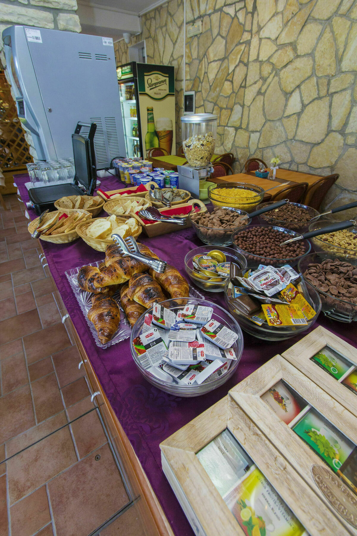 Hotel Plava Laguna Tisno Buitenkant foto